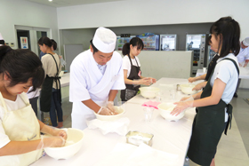 うどん打ち体験と木津卸売市場販売体験イメージ1