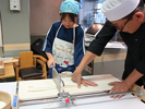 うどん打ち体験と木津卸売市場販売体験11