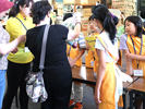 うどん打ち体験と木津卸売市場販売体験20